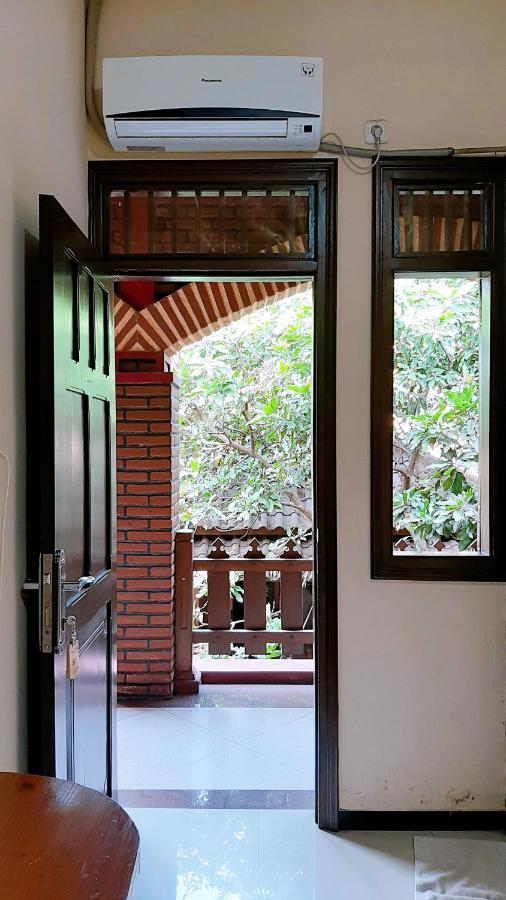 Omah Wetan Homestay Malang Exterior photo